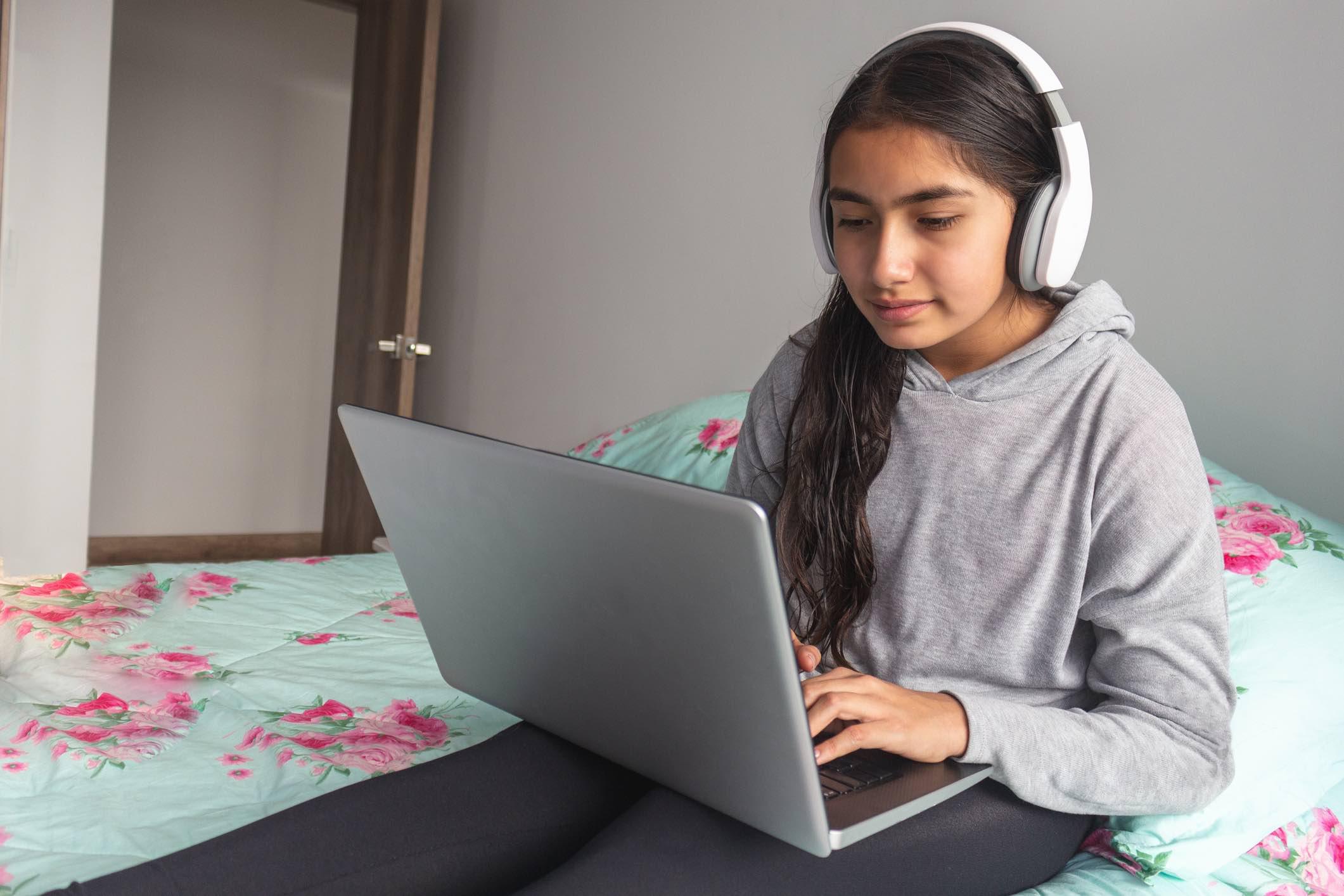 Three Ways to Help Your Kids Succeed at Distance Learning